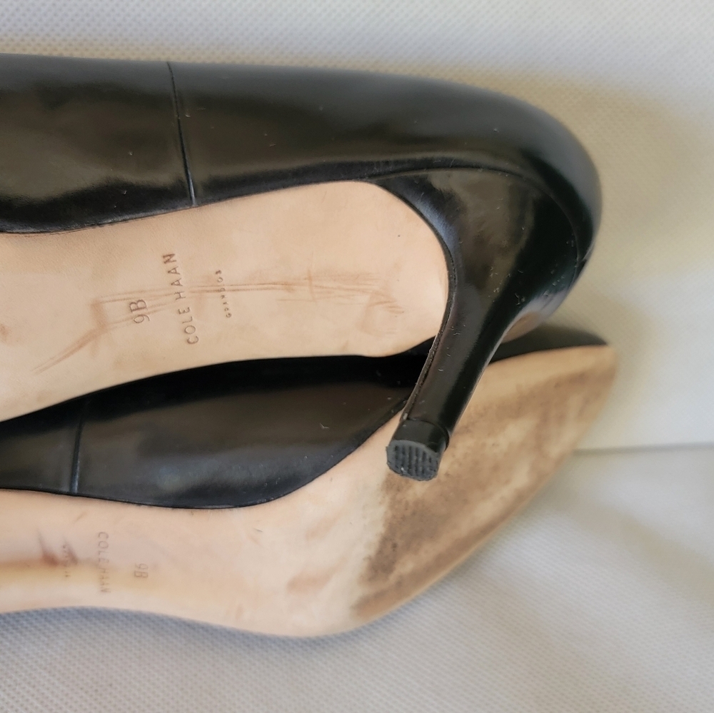 *MINT - COLE HAAN BLACK LEATHER HEELS (sz 9) - Picture 6 of 6